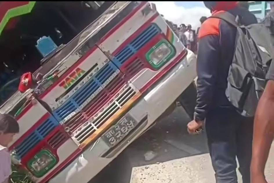 काभ्रेको पाँचखालमा बस दुर्घटना, ८ जना घाइते