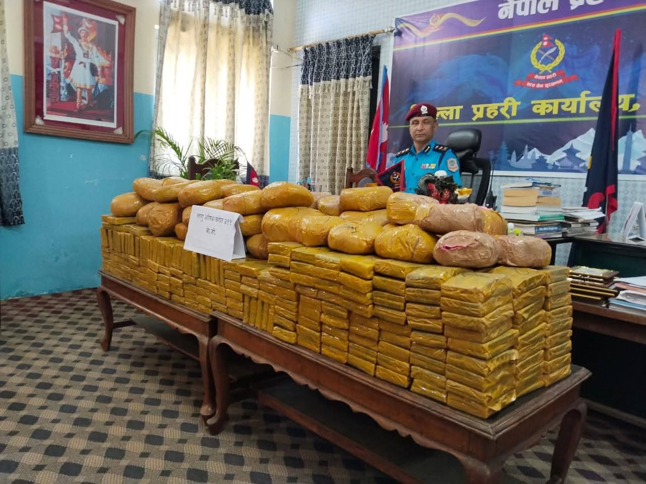 लागु औषध चरेश सहित ट्रक,नगद र मानिस पक्राउ