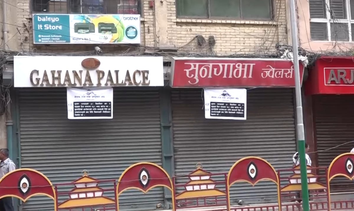 सुन-चाँदीमा विलासिता करको विरोध, सटर बन्द गरेर आन्दोलनमा उत्रिए सुनचाँदी व्यवसायी