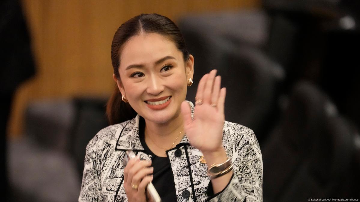 थाइल्यान्डका प्रधानमन्त्री सिनावात्रा निलम्बित