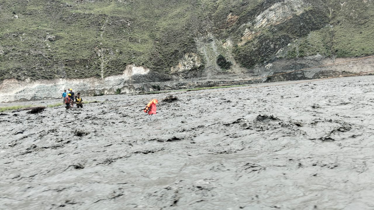 ठूलीभेरी नदीबाट ४ जनाको सकुशल उद्धार