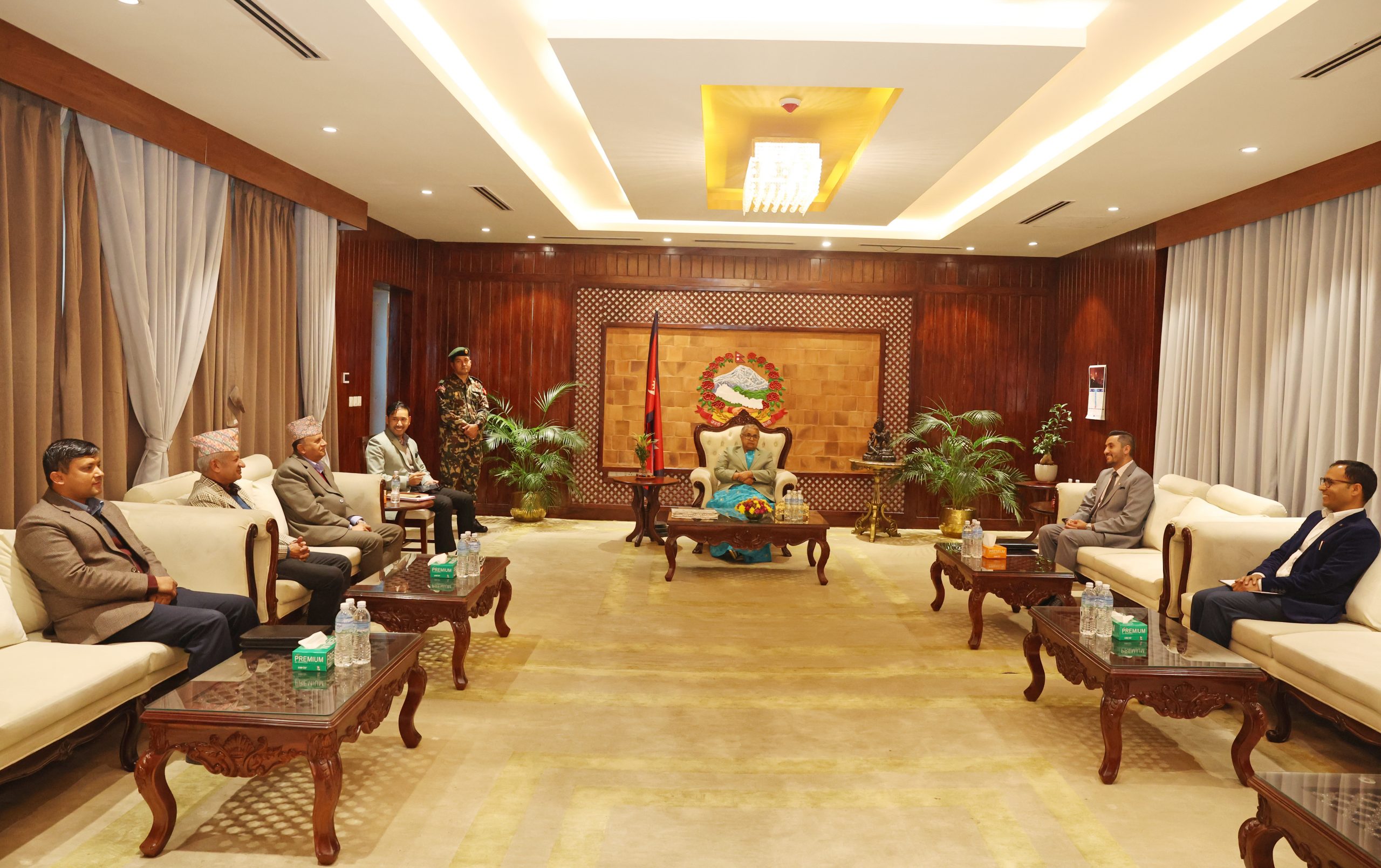 प्रधानमन्त्री कार्की र एमाले शीर्ष नेताबीच भेटवार्ता